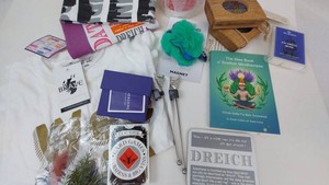 Scottish-Themed Books, Games, Apparel & Souvenirs Mixed Lot