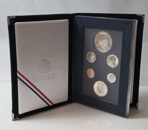 US Eisehower Centennial Coin 1990 Prestige Set from Philadelphia Mint in Velvet Case - COA.  Set includes Eisehower Silver Dollar is 90%-, Kennedy Half Dollar, Washington Quarter, Roosevelt Dime, Jefferson Nickel, Lincoln Cent-&nbsp