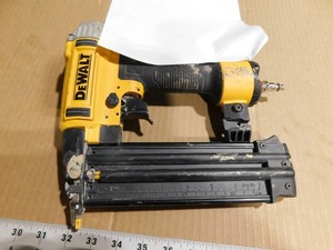 DEWALT 18-Gauge Pneumatic Brad Nailer