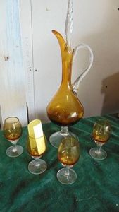 Amber Cruet Set, Stopper has a chip on top point.