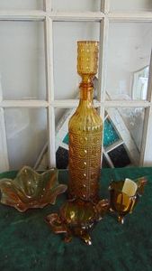 4-Vintage Amber Pieces