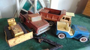 4-Vintage Metal Trucks