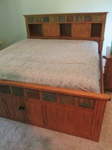 King Size Wood and Stone like accen...