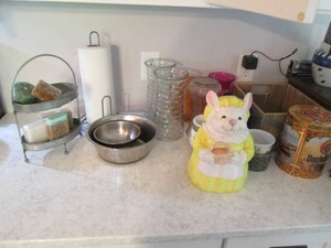 Ceramic Rabbit cookie jar, tin 2-ti...