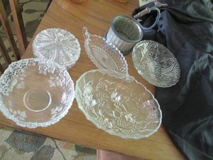 Vintage clear glass serving bowls a...