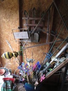 Huge variety of decorative metal ga...