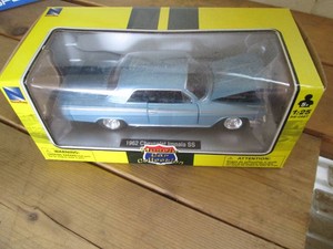New Ray 1962 Chevrolet Impala SS Mu...