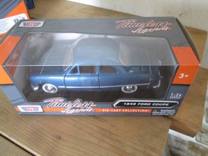 Motor Max 1949 Ford Coupe 124 scal...