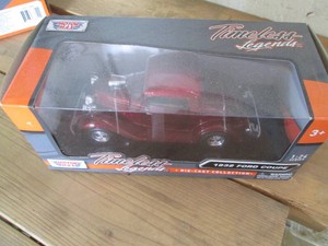 Motor Max 1932 Ford Coupe 124 scal...