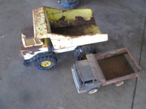 Vintage metal Tonka Dump Truck and ...