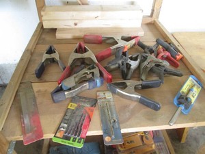 Lot of assorted size spring clamps,...