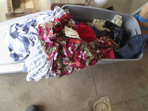 30-gallon covered Tote full of wome...