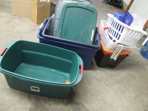 Bundle of assorted size lidded tote...