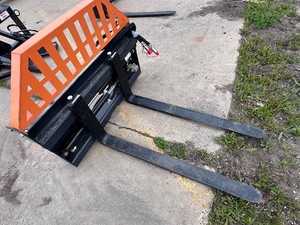 Wolverine ADJUSTABLE PALLET FORKS - PFA-11-3300G