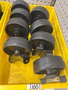 Lot of 8 - CASTERS