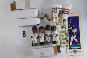 Twins Baseball Sports Memorbillia And Figurines