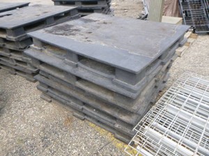 5 Heavy Duty Plastic Pallets
