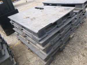 5 Heavy Duty Plastic Pallets