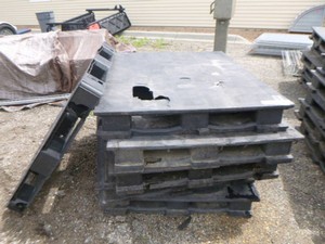 6 Heavy Duty Plastic Pallets