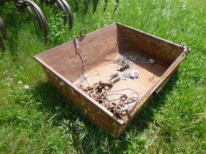 Metal Bucket with Heavy Duty Chain