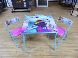 Kids Frozen Card Table and 2 Chairs
