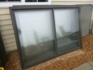 7 Aluminum Frame Windows with Screens