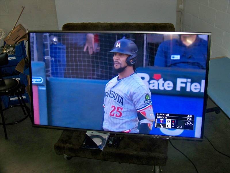 80 Sharp LC-80UQ17U 1080p 3D LED-LCD Full HD (HDTV) SMART with Wi-Fi - includes Remote Control and HDMI Cable