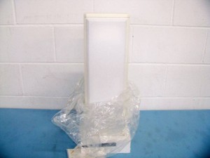 (1) AES AU-AESRADIA2 5 14 Home Theater Two-Way On-Wall LoudspeakerSpeaker - NEW IN OPEN BOX - White in color