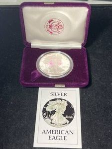 1986 PROOF AMERICAN SILVER EAGLE IN ORIGINAL MINT BOX