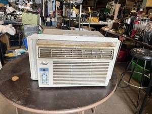Arctic King Window Air Conditioner Unit with Slide-Out Extensions - Works