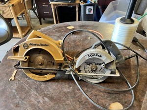 Black and Decker 7308 7-14 Inch Circular Saw and Skilsaw HD5510 5-12 Inch Circular Saw