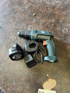 Black and Decker PS310 8.4V Cordless Drill with 9.6V Battery Pack and Charger - Works