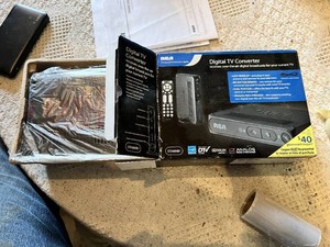 RCA DTA800B1 Digital TV Converter Box with Remote
