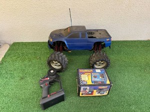 Traxxas T-Maxx Monster Truck, Transmitter & New Duratrax Pulse Charger