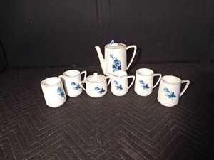 Electric blue floral design tea pot with creamersugar and 4 cups