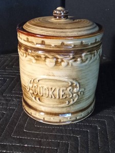 Oven Proof glazed inside and out with cookies embossed on the front - marked USA