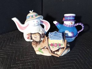 3 Teapots