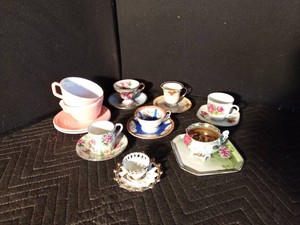 Lot of vintage cups and saucers