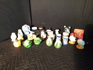 Lot of salt & pepper shakers including Shawnee