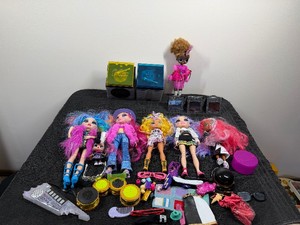 Lot of O.M.G. Diva Family Dolls and Accessories