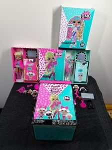 O.M.G. outrageous Millennial Girls Diva Family Dolls with Accessories and Original Box