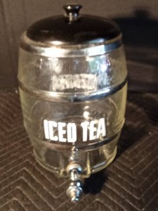 Iced tea glass dispenser with lid