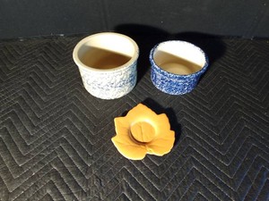 2 Spongeware bowls and HMK.LIC leaf dish