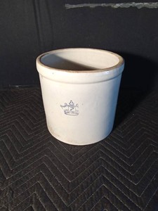 Vintage stoneware crock made by Robinson Ransbottom Pottery Co. in Ohio