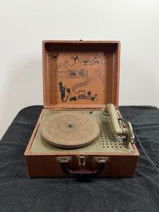 Vintage Spear Products, Inc. Electric Phonograph (Model #P-600).
