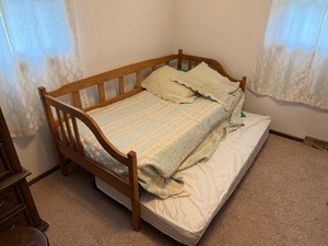 Twin Size Trundle Bed -BRING TOOLS AND HELP TO LOAD