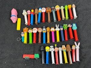 Large Lot of Collection PEZ Dispensers - Star Wars - Hulk - Goofy - Tweety Bird - Wonder Woman and More