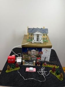 Department 56 Snow Village Elvis Presleys Graceland Special Edition Gift Set (Item #55041).