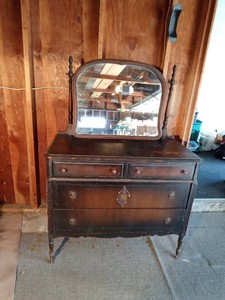 Vintage 4 drawer dresser with mirror - BRING HELP TO LOAD