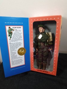 1995 - 12 GI Joe Action Soldier in original box by Hasbro